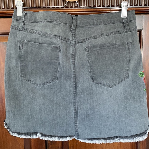 WishList jeans black washed denim rose embroidery ripped raw hem fringe Large - Picture 2 of 16